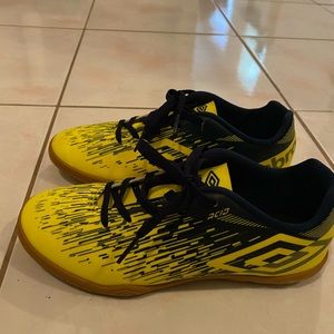 Indoor soccer shoes, 5.5Y. Like new